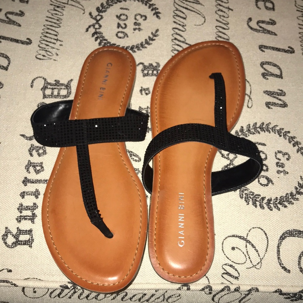 NWOT: never worn; Gianni Bini flip flops
